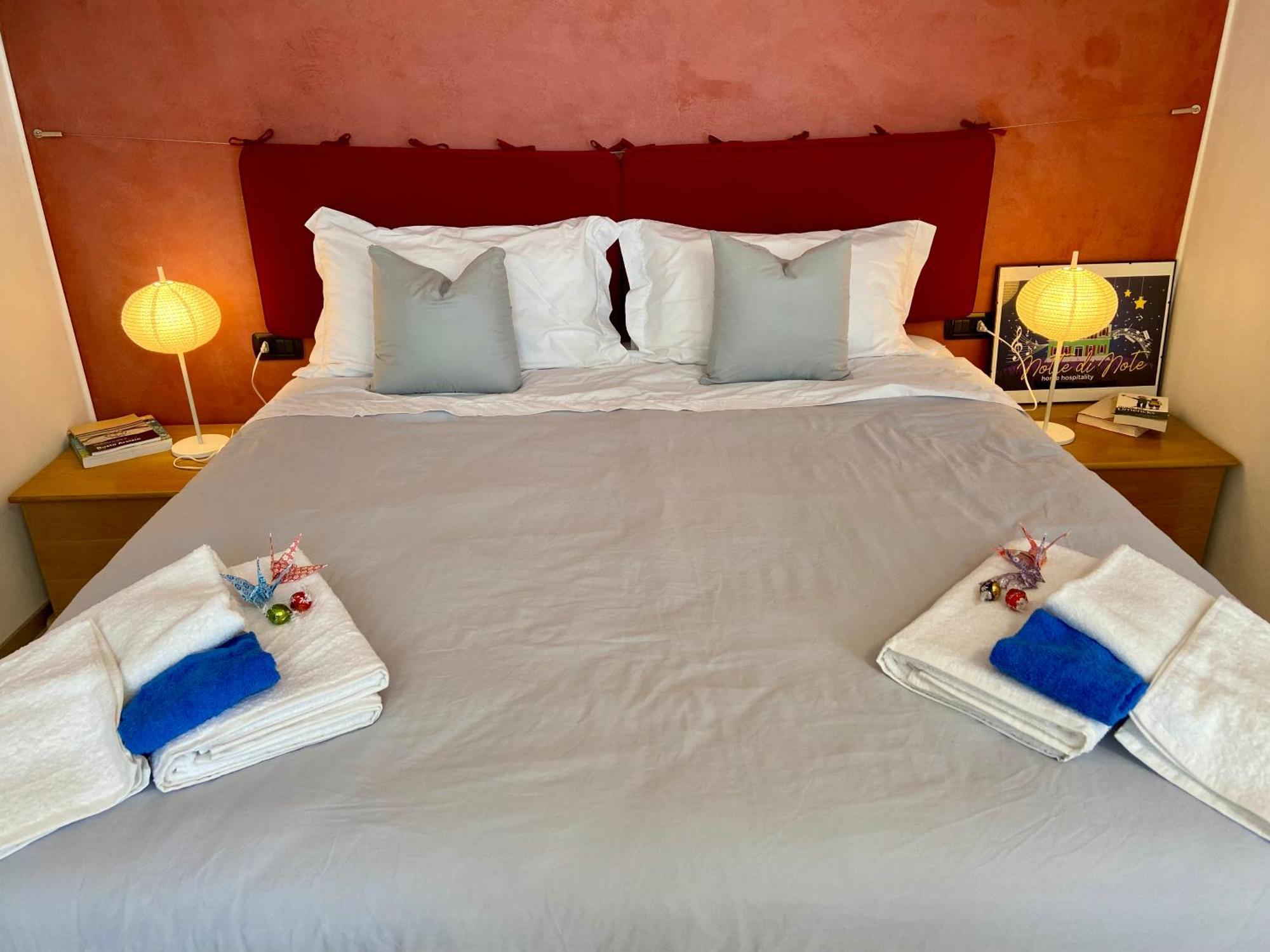 Notte Di Note - Home Hospitality بوستو أرسيزيو المظهر الخارجي الصورة