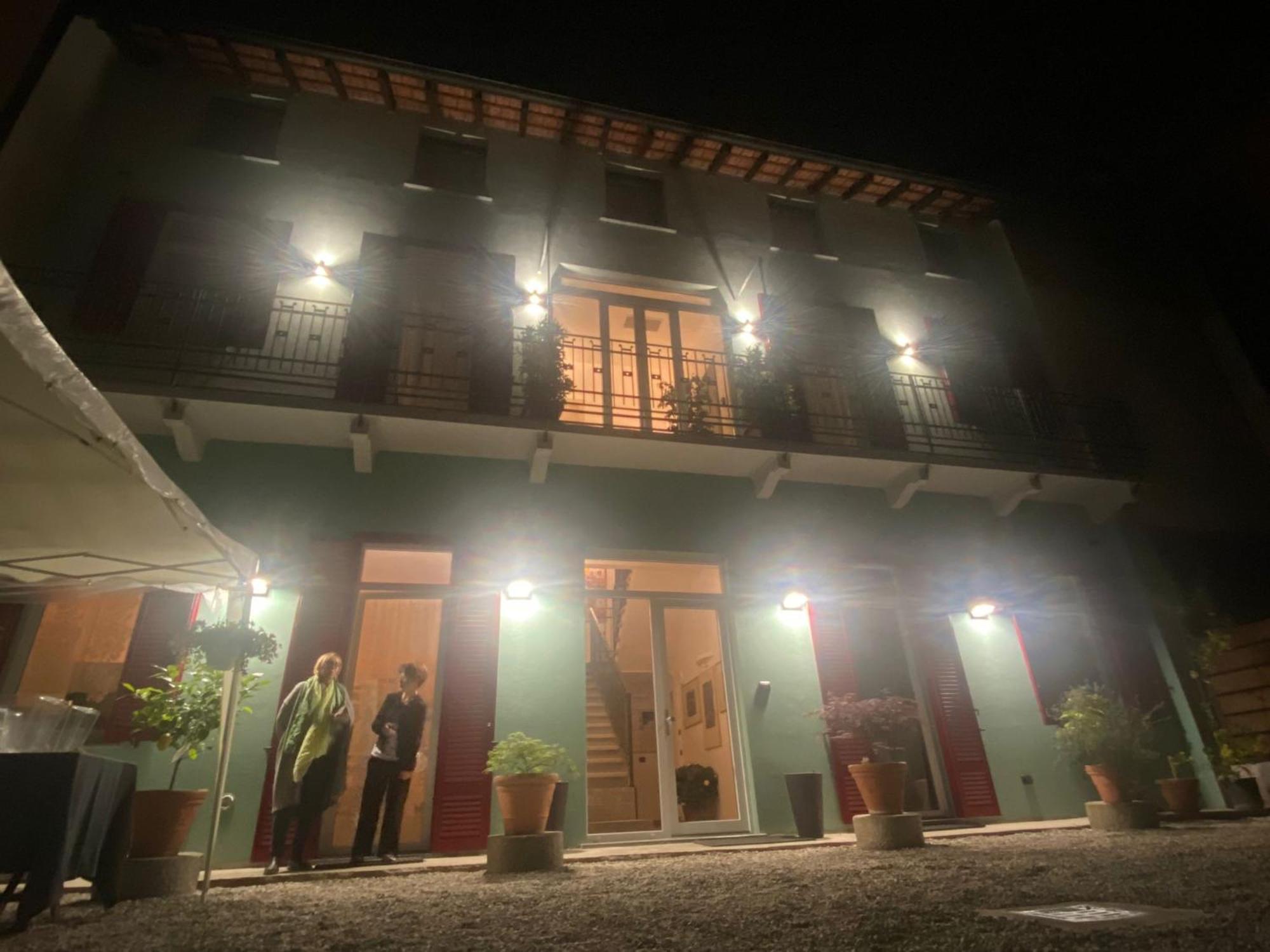 Notte Di Note - Home Hospitality بوستو أرسيزيو المظهر الخارجي الصورة